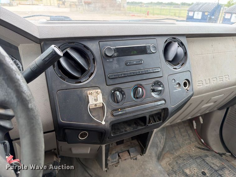 image for item EP7524 2008 Ford F250 Super Duty XL pickup truck