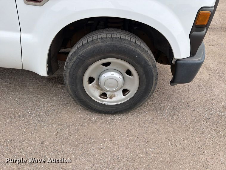 image for item EP7524 2008 Ford F250 Super Duty XL pickup truck