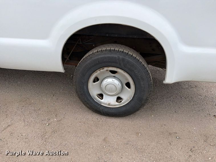 image for item EP7524 2008 Ford F250 Super Duty XL pickup truck