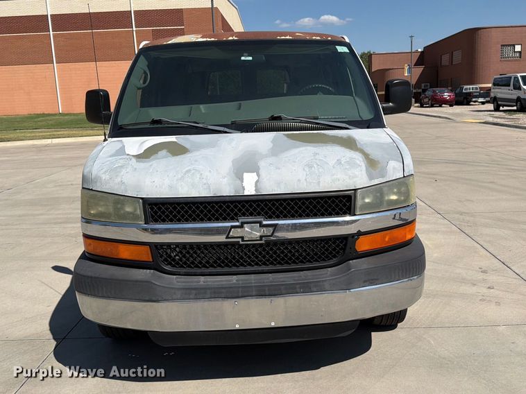 image for item EP7570 2006 Chevrolet Express 3500 van