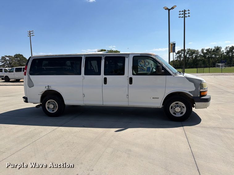 image for item EP7570 2006 Chevrolet Express 3500 van