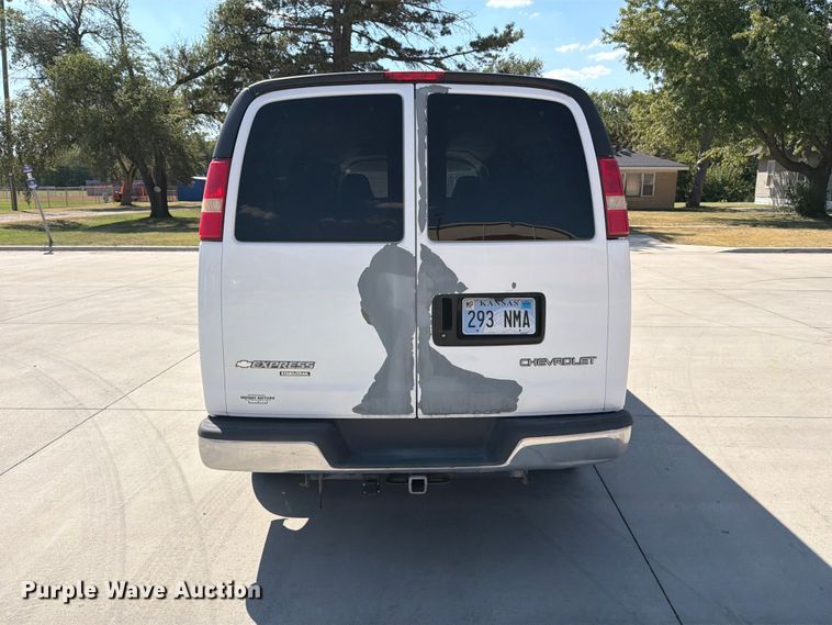 image for item EP7570 2006 Chevrolet Express 3500 van