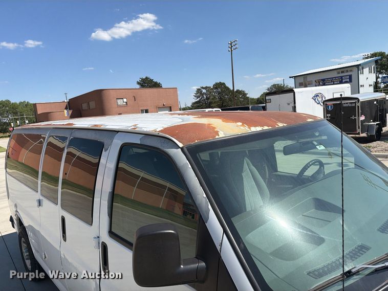 image for item EP7570 2006 Chevrolet Express 3500 van