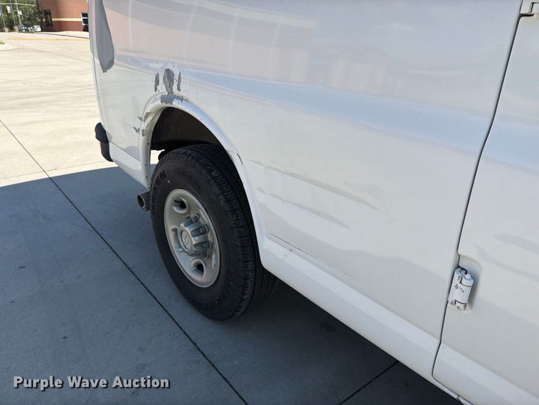 image for item EP7570 2006 Chevrolet Express 3500 van