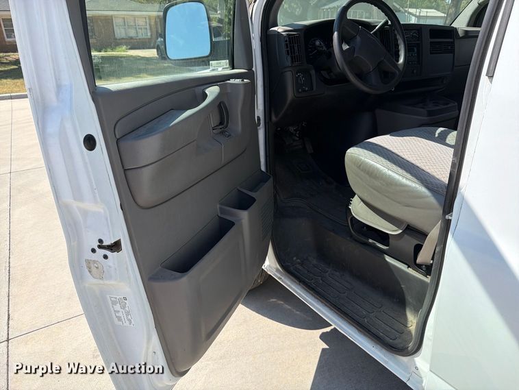 image for item EP7570 2006 Chevrolet Express 3500 van