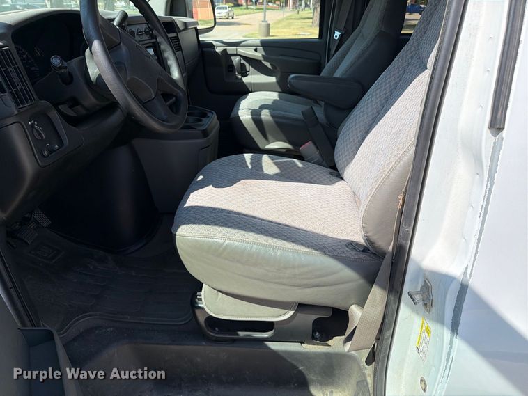 image for item EP7570 2006 Chevrolet Express 3500 van