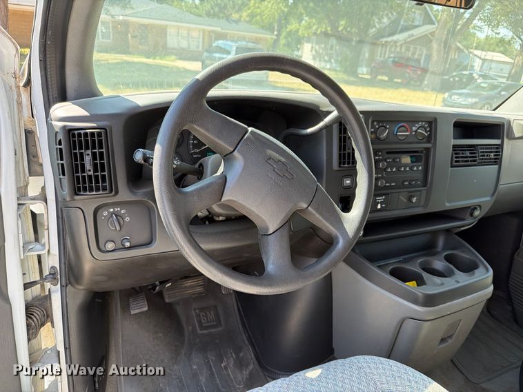 image for item EP7570 2006 Chevrolet Express 3500 van