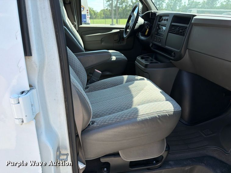 image for item EP7570 2006 Chevrolet Express 3500 van