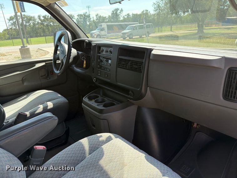 image for item EP7570 2006 Chevrolet Express 3500 van