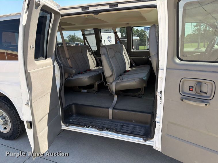 image for item EP7570 2006 Chevrolet Express 3500 van