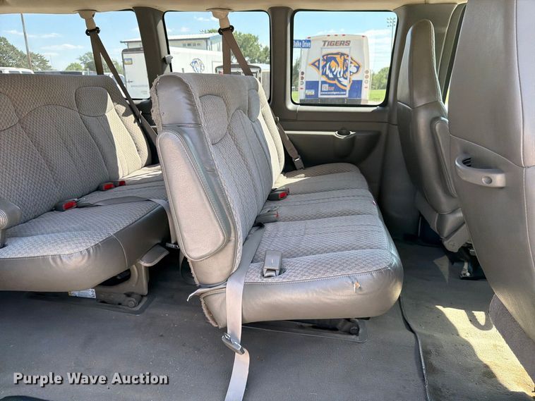 image for item EP7570 2006 Chevrolet Express 3500 van