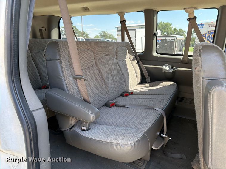 image for item EP7570 2006 Chevrolet Express 3500 van