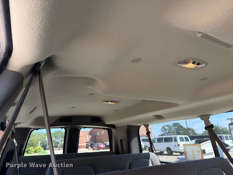 image for item EP7570 2006 Chevrolet Express 3500 van