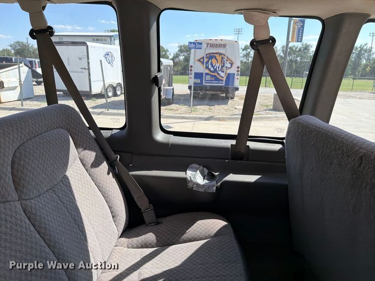 image for item EP7570 2006 Chevrolet Express 3500 van