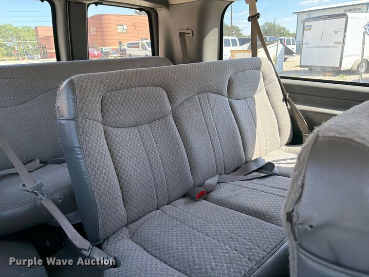 image for item EP7570 2006 Chevrolet Express 3500 van