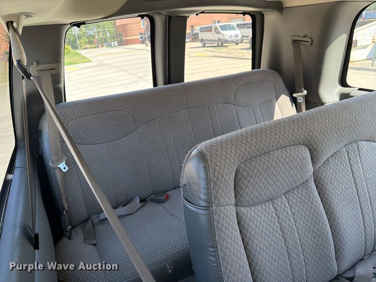image for item EP7570 2006 Chevrolet Express 3500 van