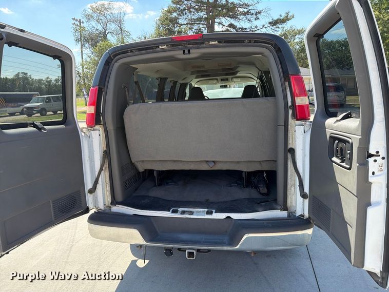 image for item EP7570 2006 Chevrolet Express 3500 van