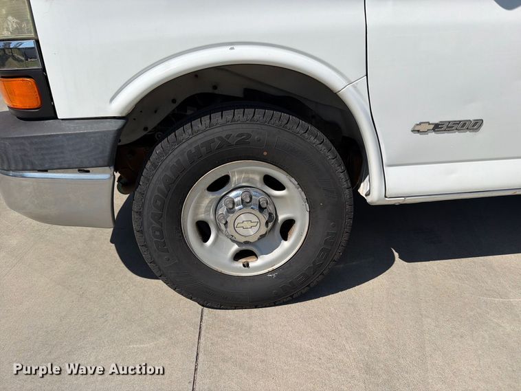 image for item EP7570 2006 Chevrolet Express 3500 van