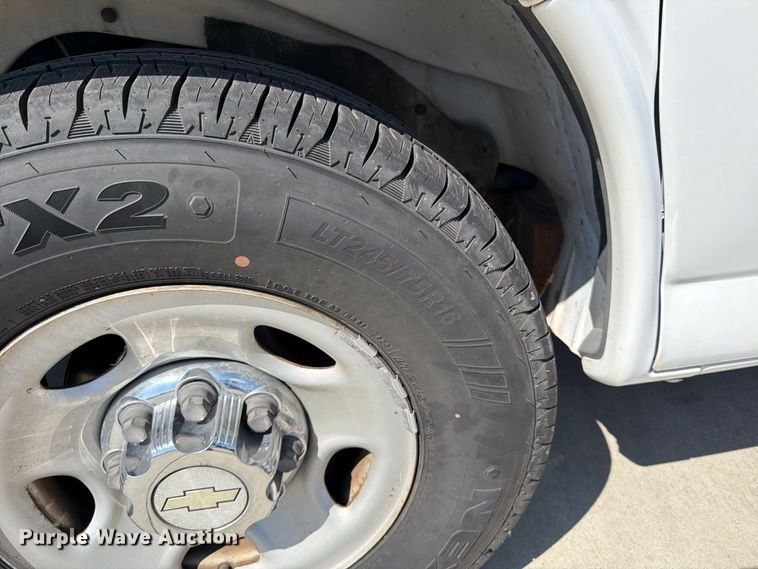 image for item EP7570 2006 Chevrolet Express 3500 van