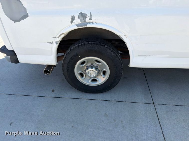 image for item EP7570 2006 Chevrolet Express 3500 van