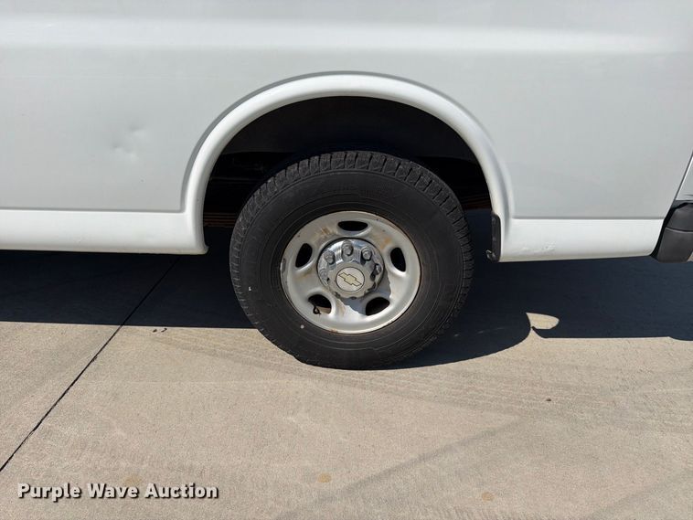 image for item EP7570 2006 Chevrolet Express 3500 van