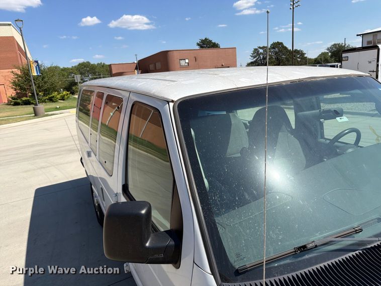 image for item EP7571 2003 Ford E350 van
