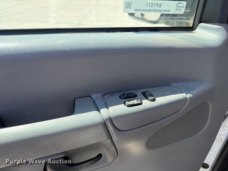 image for item EP7571 2003 Ford E350 van