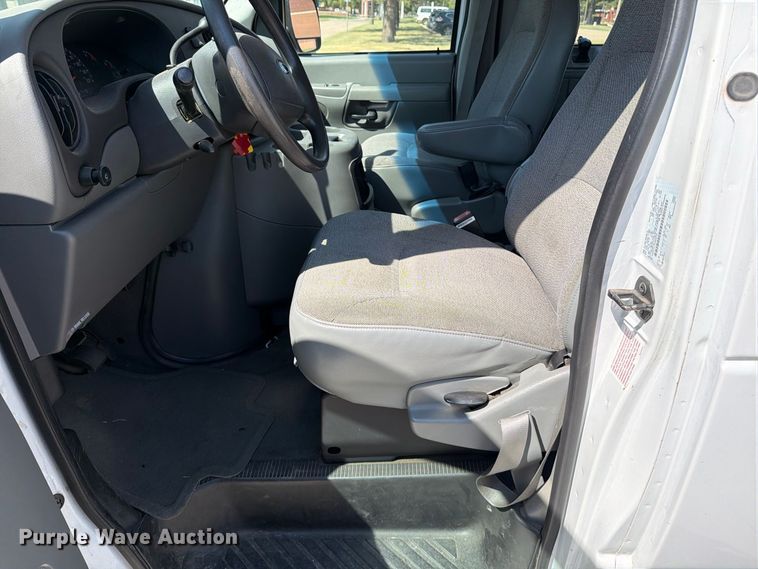 image for item EP7571 2003 Ford E350 van