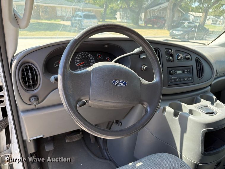 image for item EP7571 2003 Ford E350 van
