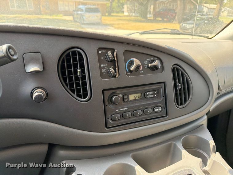 image for item EP7571 2003 Ford E350 van