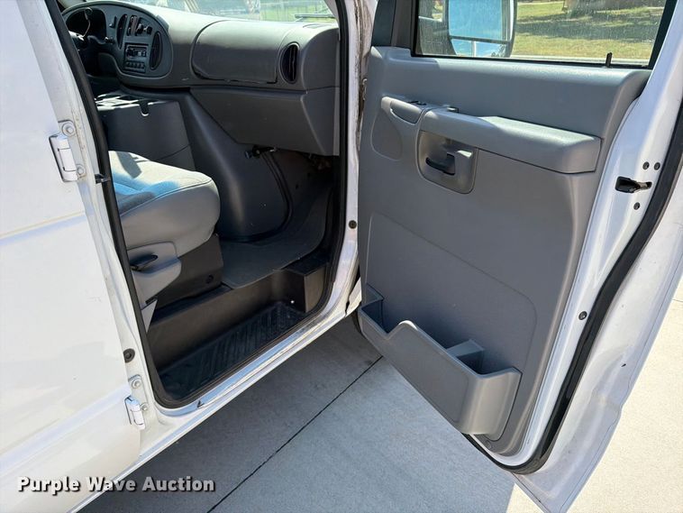 image for item EP7571 2003 Ford E350 van