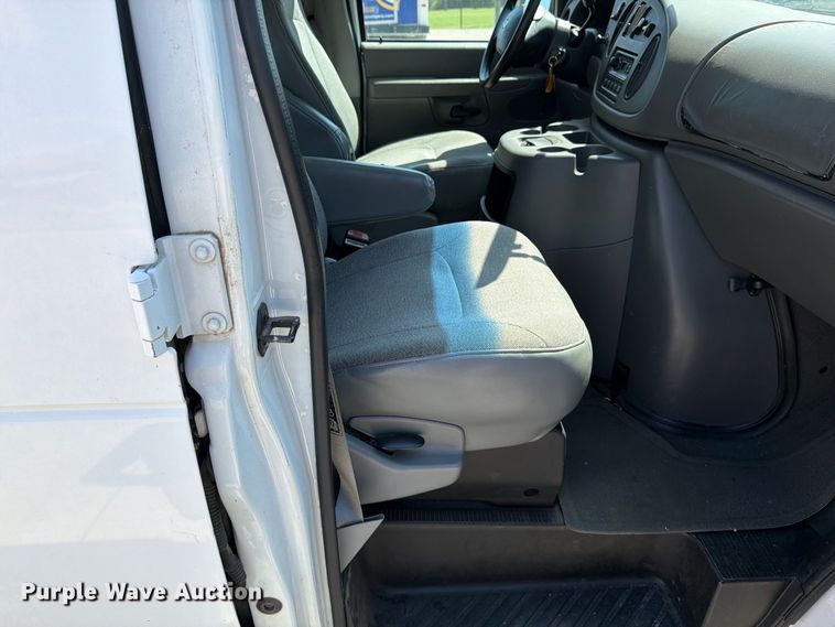 image for item EP7571 2003 Ford E350 van