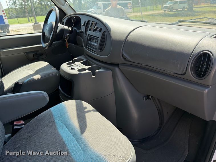 image for item EP7571 2003 Ford E350 van