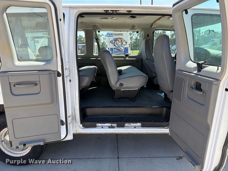 image for item EP7571 2003 Ford E350 van