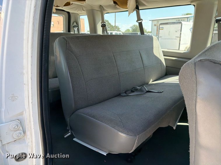 image for item EP7571 2003 Ford E350 van