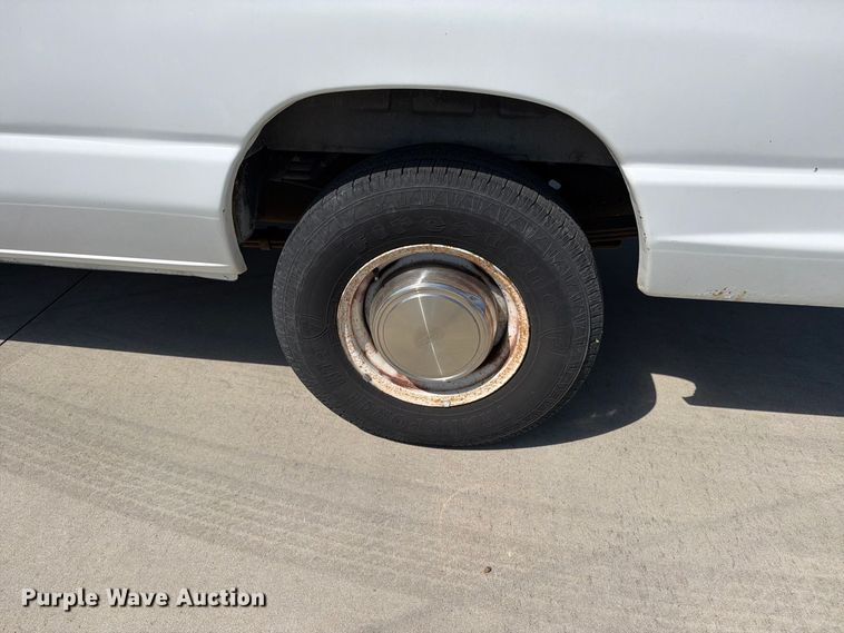 image for item EP7571 2003 Ford E350 van