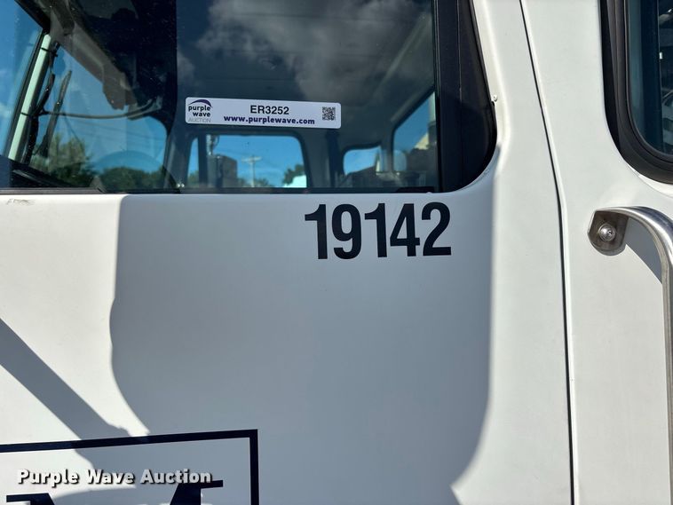 image for item ER3252 2022 Autocar Xpeditor refuse truck