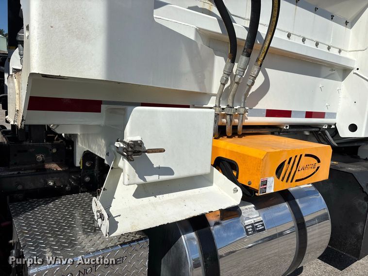 image for item ER3252 2022 Autocar Xpeditor refuse truck