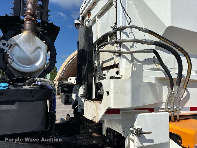 image for item ER3252 2022 Autocar Xpeditor refuse truck