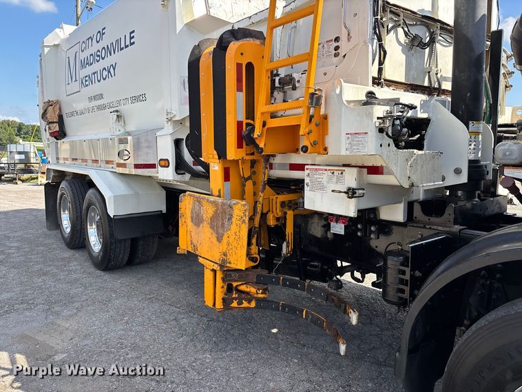 image for item ER3252 2022 Autocar Xpeditor refuse truck