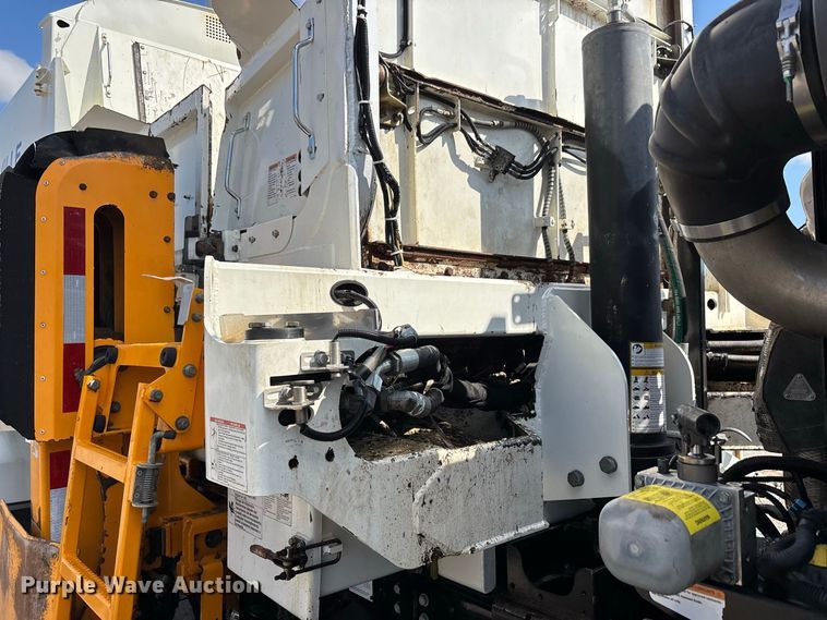 image for item ER3252 2022 Autocar Xpeditor refuse truck