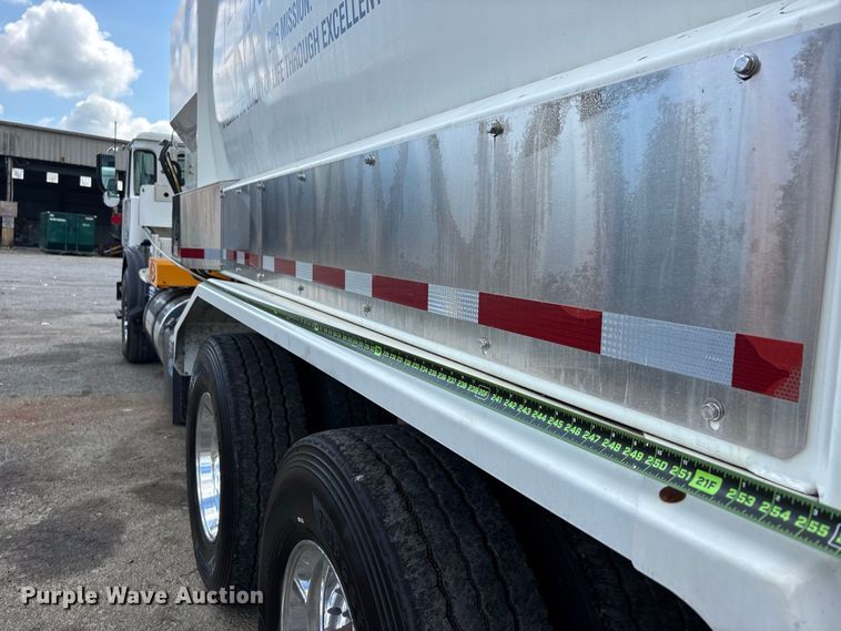 image for item ER3252 2022 Autocar Xpeditor refuse truck