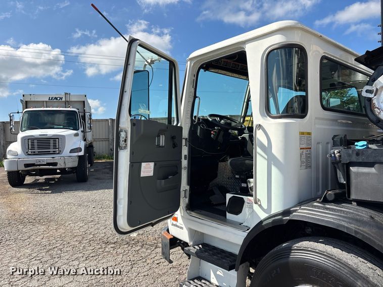 image for item ER3252 2022 Autocar Xpeditor refuse truck