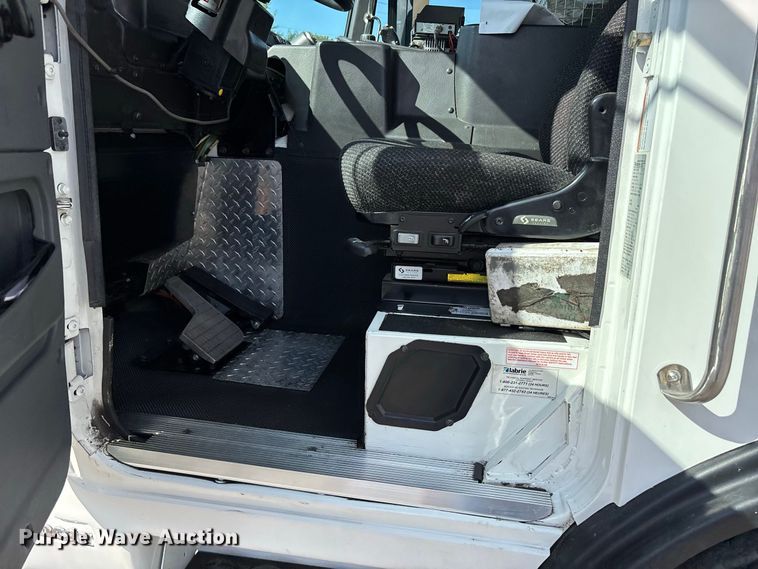 image for item ER3252 2022 Autocar Xpeditor refuse truck