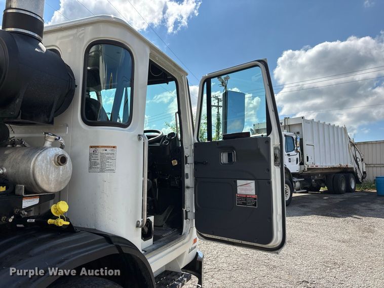 image for item ER3252 2022 Autocar Xpeditor refuse truck
