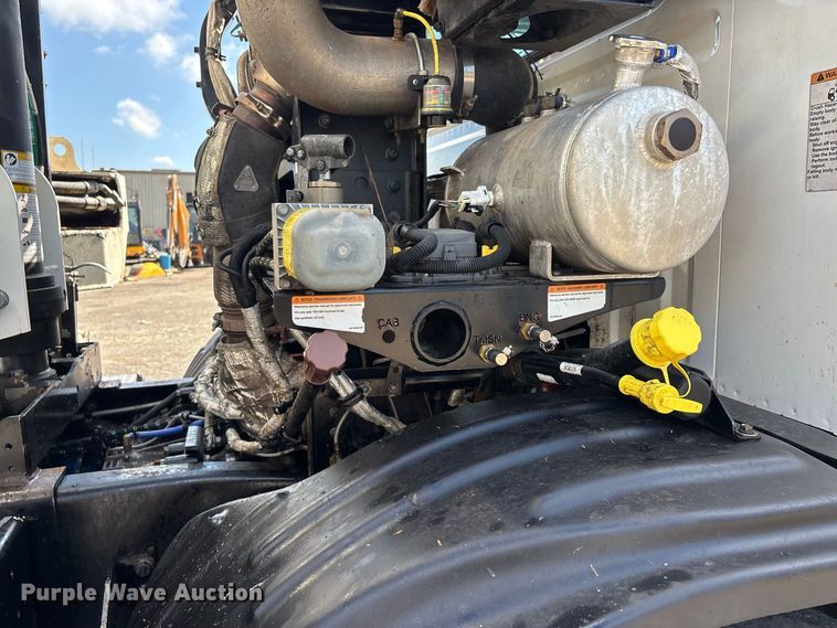 image for item ER3252 2022 Autocar Xpeditor refuse truck
