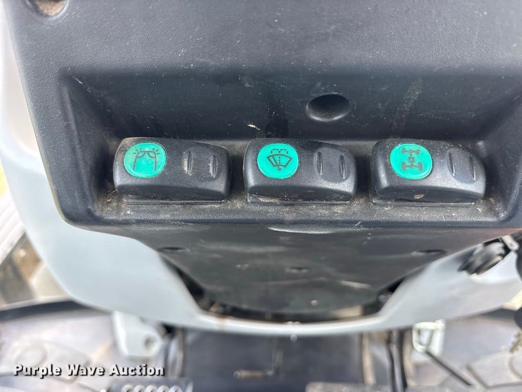 image for item ET0491 2019 New Holland Workmaster 95 MFWD tractor