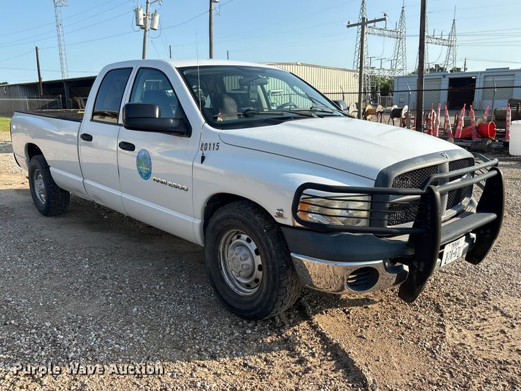 image for item EU0776 2004 Dodge Ram 2500 Crew Cab pickup truck