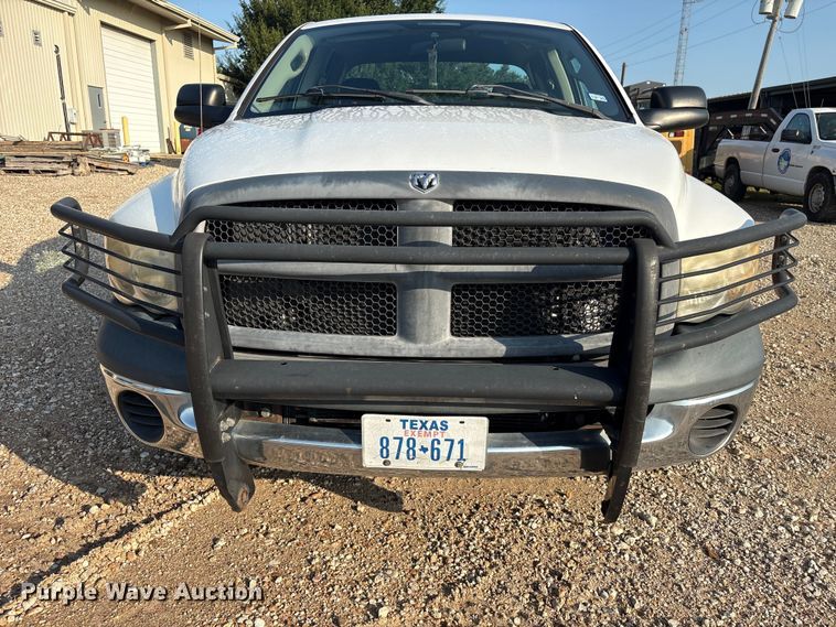 image for item EU0776 2004 Dodge Ram 2500 Crew Cab pickup truck