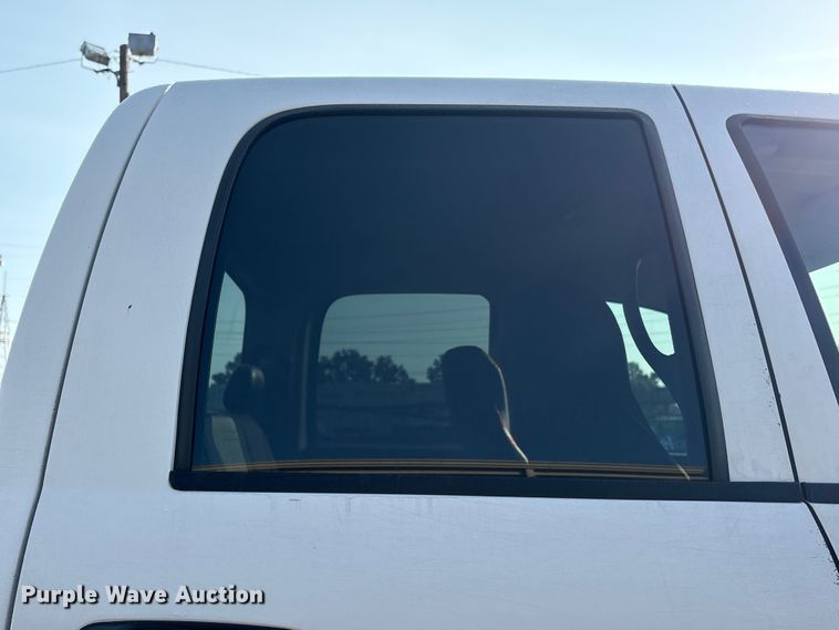 image for item EU0776 2004 Dodge Ram 2500 Crew Cab pickup truck
